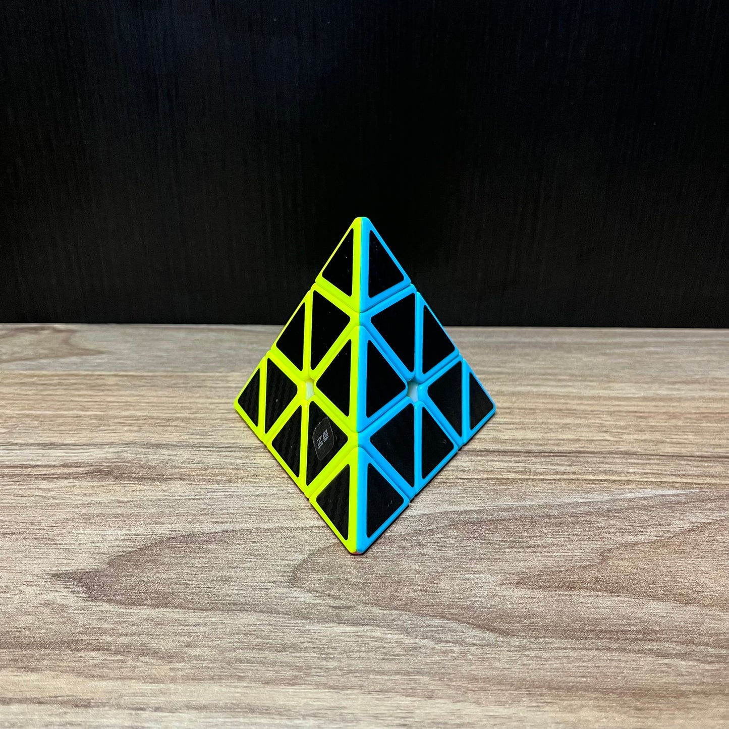 Piraminx QiYi Carbono