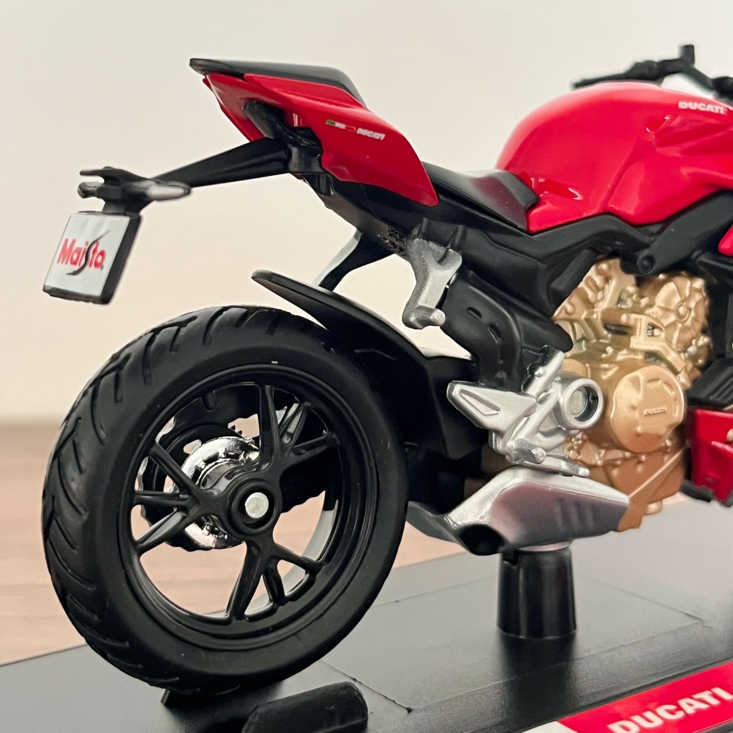 Moto Ducati Streetfighter V4 S | 1/18