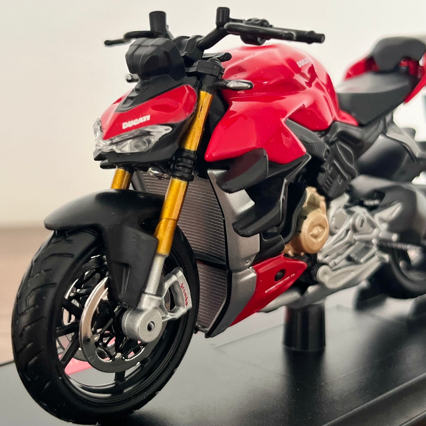 Moto Ducati Streetfighter V4 S | 1/18