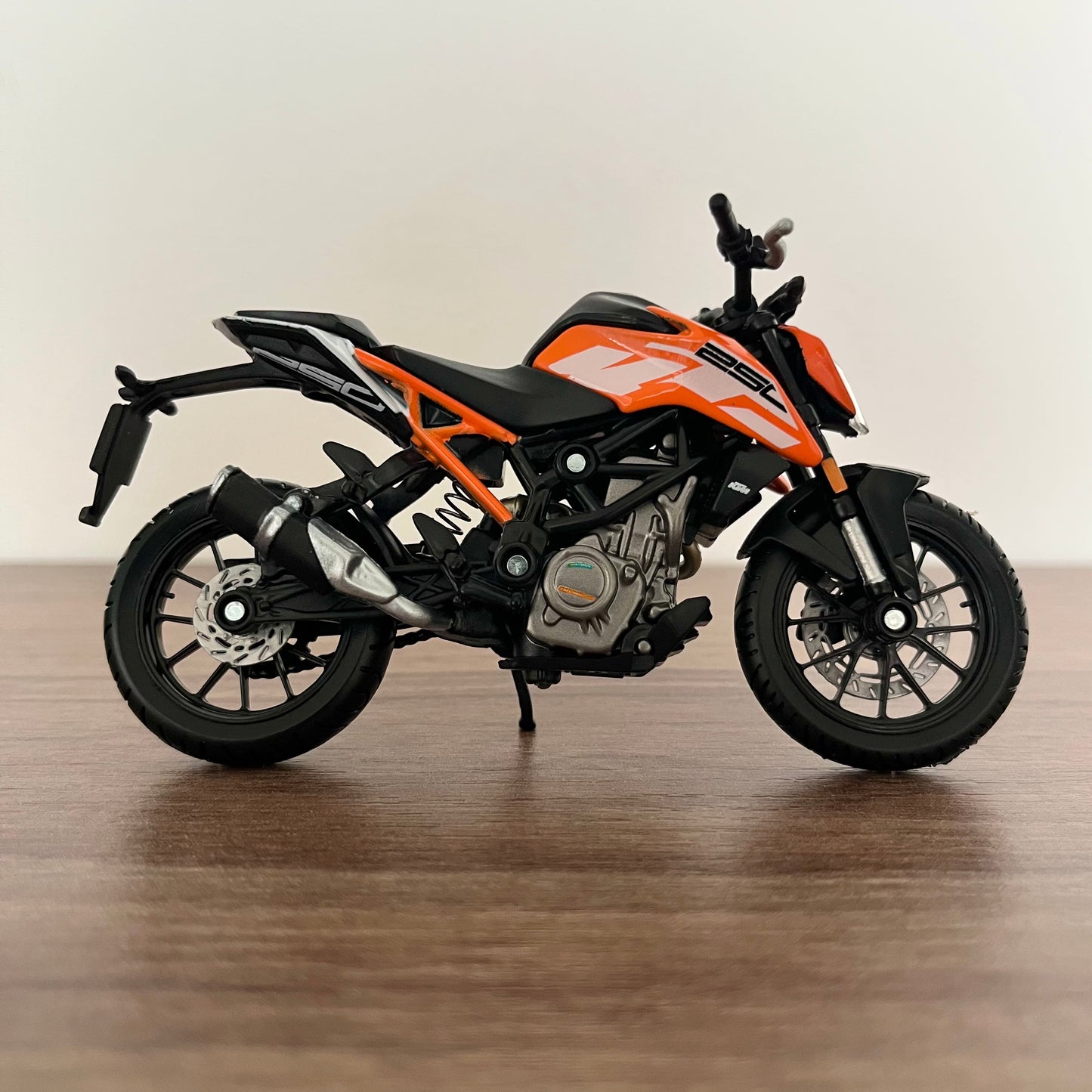Moto KTM Duke 250 | 1/18